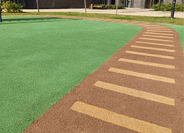 Резиновое покрытие из окрашенной крошки